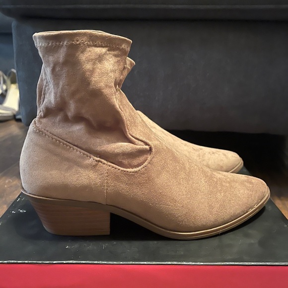 Beige suede booties - Picture 1 of 4